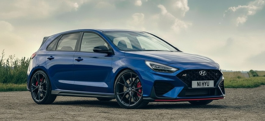 Vstane benzínový Hyundai i30 N z popola? Náznaky, čo by mohol skrývať pod kapotou