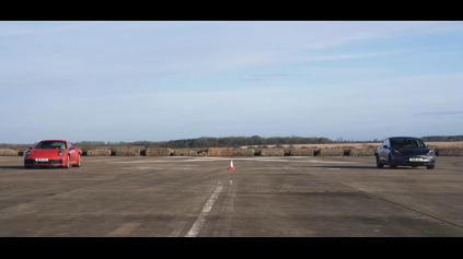 DRAG RACE TESLA MODEL 3 A PORSCHE 911 CARRERA S. VYHRÁ ELEKTRIKA?