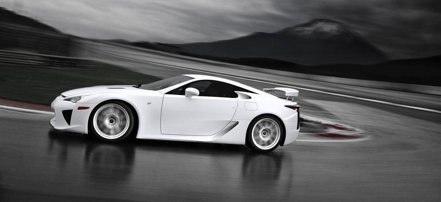 Superšport Lexus LFA prestali vyrábať pred 10 rokmi. Je čas na nástupcu?