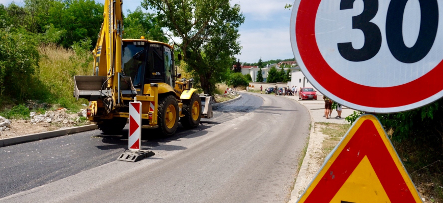 V Bratislave opravia cesty a chodníky. Ide o tieto úseky
