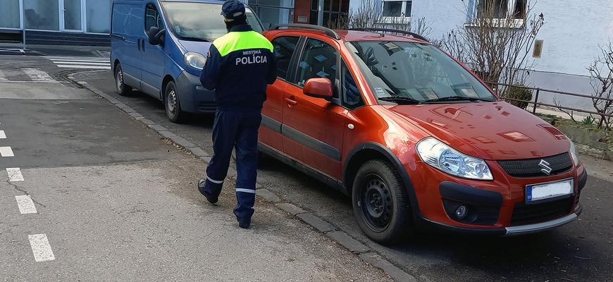 Zákaz parkovania na chodníkoch bude platiť od 1. októbra 2023