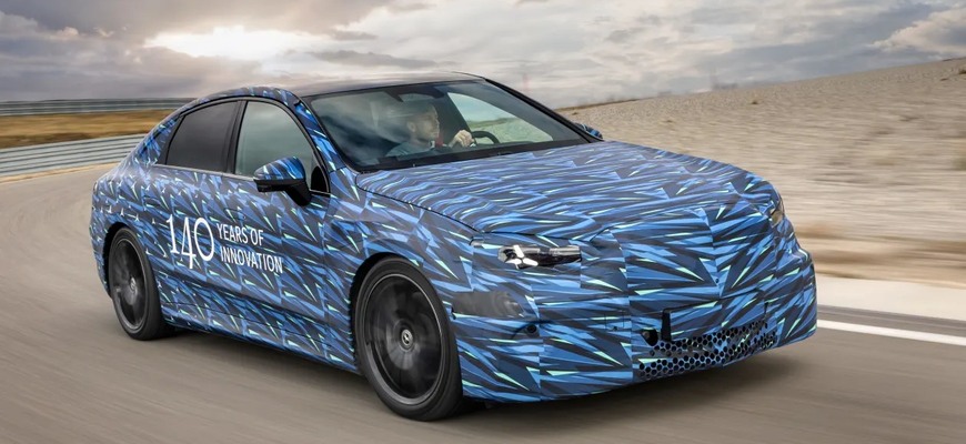 Mercedes kradne pozornosť BMW i3, konkurenčná elektrická trieda C začína s odhaľovaním!