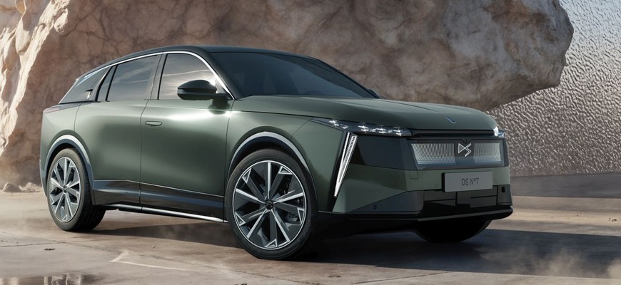 Nové SUV od DS odhalené a prekvapuje. Okrem elektrického pohon má aj hybridnú techniku!
