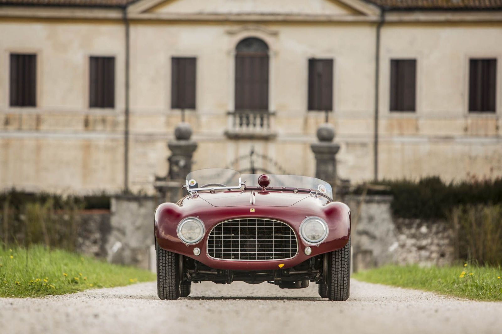 Jediné 4-valcové Ferrari 625 Targa Florio ide do aukcie