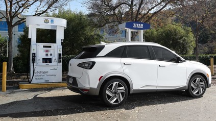 MOŽNÝ POŽIAR VODÍKOVÉHO AUTA JE NOVINKOU. PROBLÉM MÁ AKTUÁLNE HYUNDAI, UŽ ZVOLÁVA AUTÁ