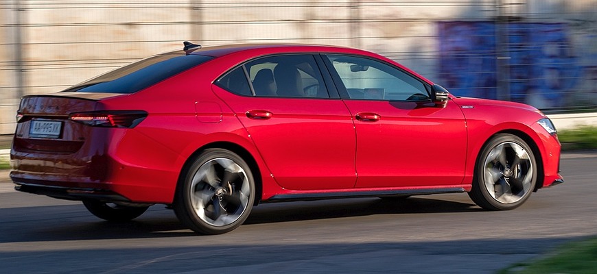 Test Škoda Superb 2.0 TSI Sportline: rodinný atlét