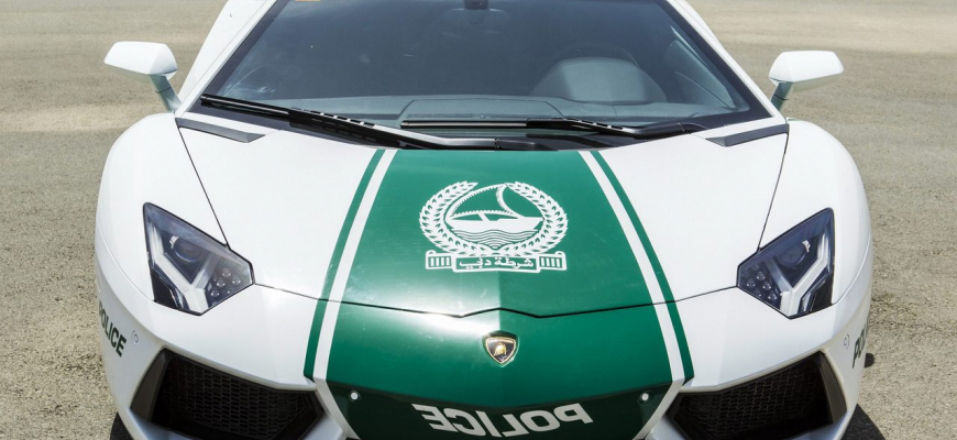 Policajti v Dubaji sa nevozia len na Aventadore. Najnovšie vyfasovali Ferrari FF