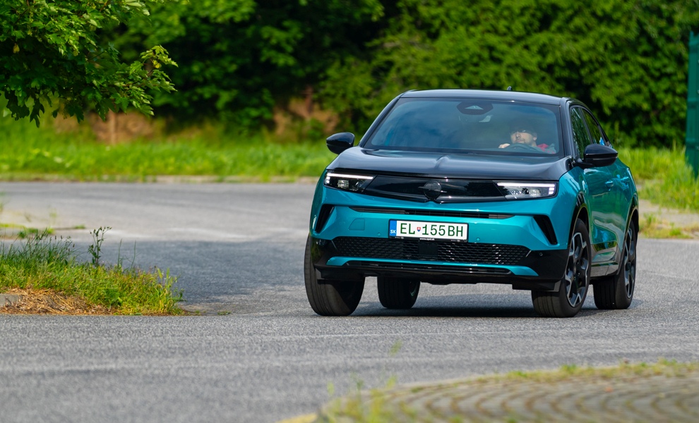 TEST OPEL MOKKA ELECTRIC (54 KWH): AKO VYLEPŠIL STELLANTIS SVOJ ELEKTRICKÝ ZÁKLAD?
