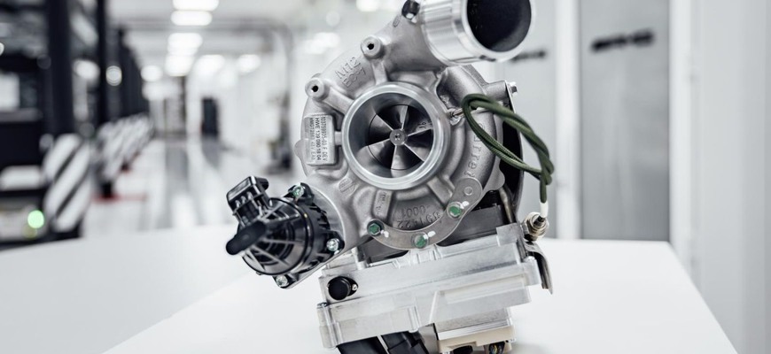 Mercedes-AMG vyvinul elektrické turbo. Eliminuje turbo lag