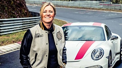 JE TO OFICIÁLNE. PO SABINE SCHMITZ POMENUJÚ NA NÜRBURGRINGU ZÁKRUTU