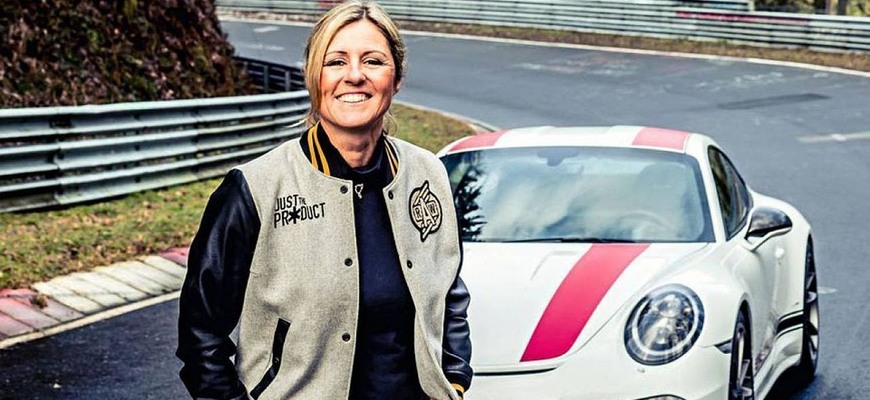 Je to oficiálne. Po Sabine Schmitz pomenujú na Nürburgringu zákrutu