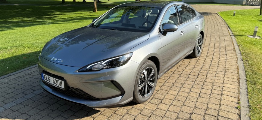 BYD SEAL 5 DM-i na Slovensku: Čím nás prekvapil naživo?