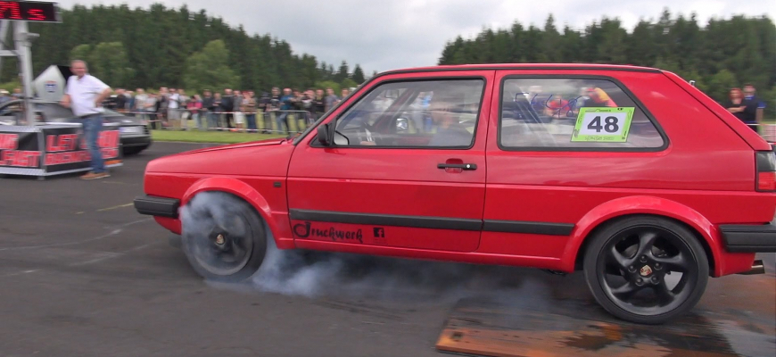Červený VW Golf ll zničil v šprinte všetkých
