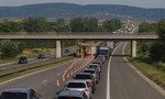 Obmedzenia na D2 pribúdajú: Vodiči hlásia až hodinové kolóny