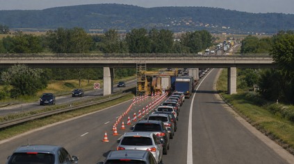 OBMEDZENIA NA D2 PRIBÚDAJÚ: VODIČI HLÁSIA AŽ HODINOVÉ KOLÓNY