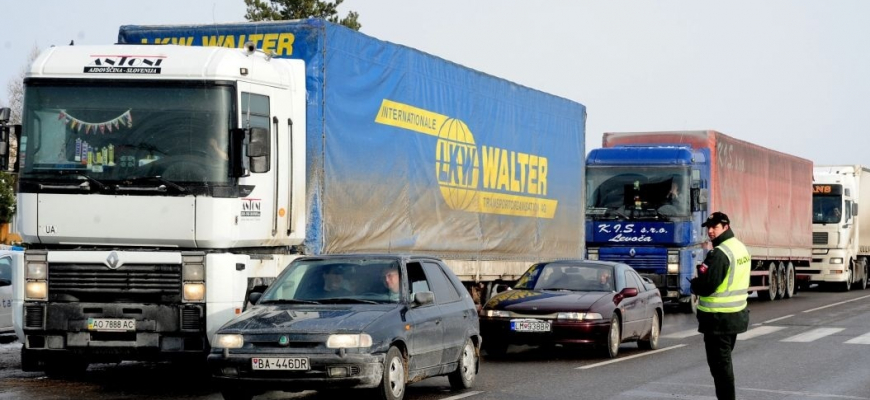 Počiatek chce zakázať kamióny nad 12t na cestách III. triedy, ČESMAD to vidí nereálne