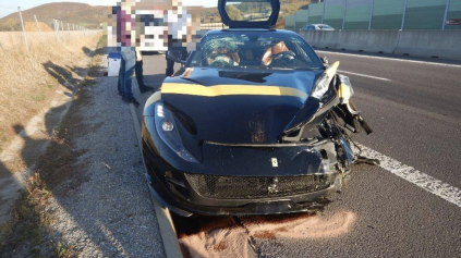 Veľká nehoda Ferrari 812 na R1 pri Žarnovici. Môže za ňu zlomený záves kolesa?