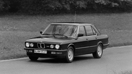 BMW M5 má 35 rokov, začneme s prvou generáciou BMW M5 E28
