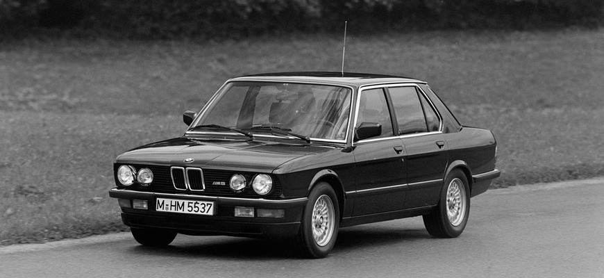 BMW M5 má 35 rokov, začneme s prvou generáciou BMW M5 E28