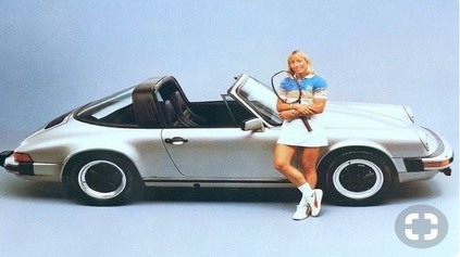 ŠESŤ PORSCHE ZA TENIS. NAVRÁTILOVÁ OSLAVUJE SEDEMDESIATKU