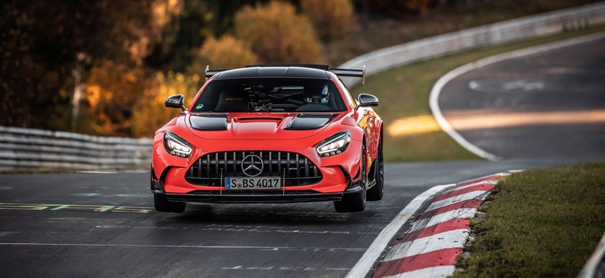 Mercedes AMG GT Black Series je nové najrýchlejšie auto Nürburgringu napriek veľkej zime