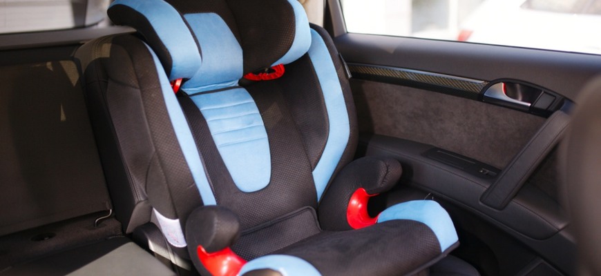 Povinné detské autosedačky aj pre tínedžerov! Pravidlo, ktoré by malo platiť aj u nás?