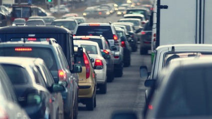 JAZDIŤ SÁM V AUTE JE LUXUS, KTORÝ SI NEMÔŽEME DOVOLIŤ! ŠTÁT CHCE ZAKROČIŤ