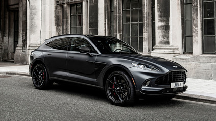 ASTON MARTIN DBX DOSTANE OSTREJŠIU VERZIU. MÁ ÍSŤ O NAJVÝKONNEJŠIE LUXUSNÉ SUV SVETA