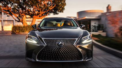 LEXUS DO ŽENEVY PRINESIE HYBRID LS500H