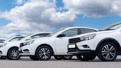 V JANUÁRI MEDZIROČNE PRIBUDLO JAZDENÝCH ÁUT O 9%. MAJÚ MENEJ KM, NO SÚ DAHŠIE