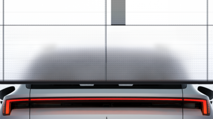 MODEL BEZ ZADNÉHO OKNA OPRAVÍ FACELIFT UŽ PO NECELÝCH TROCH ROKOCH