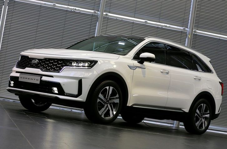 TOTO JE KIA SORENTO 2021. VÄČŠIA, LUXUSNEJŠIA A HYBRIDNÁ