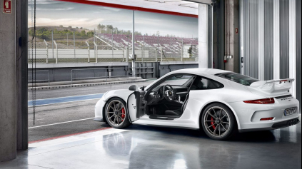 PORSCHE VYMENÍ MOTORY V GT3-KÁCH AKO REAKCIU NA POŽIARE.