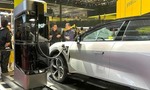 Lotus chystá nabíjanie zatiaľ nevídaným výkonom, robotická nabíjačka má zvládnuť 500 kW