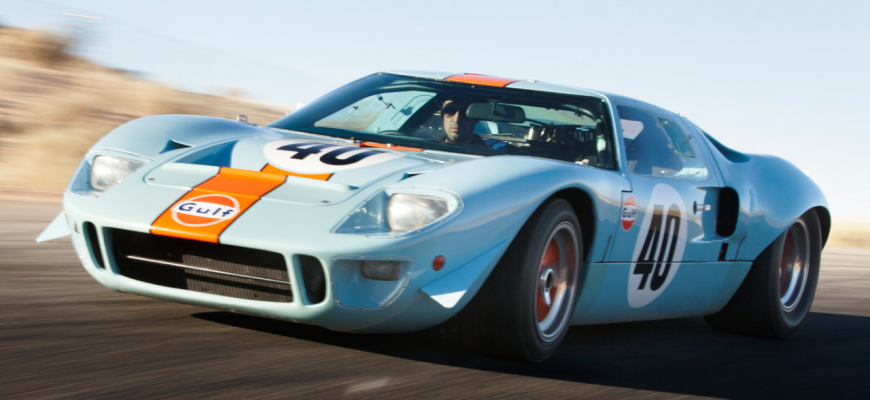 Ford GT40 v Gulf farbách sa vrátil na trať