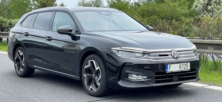 Nová Škoda Superb alebo nový Passat? V ČR sa podarilo nafotiť prototyp skoro bez maskovania