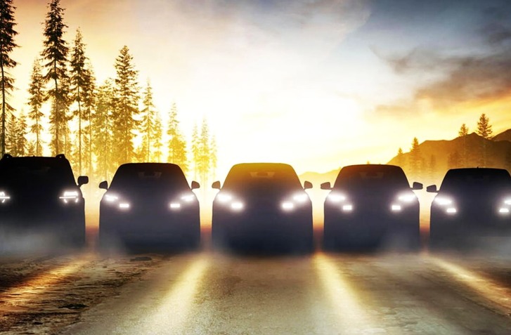 FORD OTÁČA, ELEKTRICKÉ PLÁNY NEVYŠLI. OŽIVÍ ZNÁME MENÁ AJ SPAĽOVACIE MOTORY