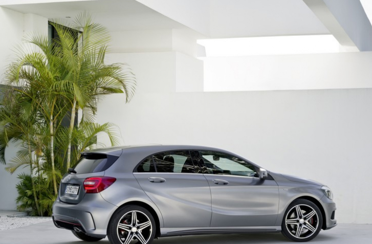 Keď sa pozriete na novú triedu A a spomeniete si na jej predchodcu, musíte uznať, že tento Mercedes má pred sebou veľkú kariéru.