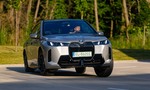 Test BMW iX xDrive60: jazda ako na obláčiku?