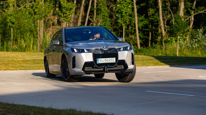 TEST BMW IX XDRIVE60: JAZDA AKO NA OBLÁČIKU?
