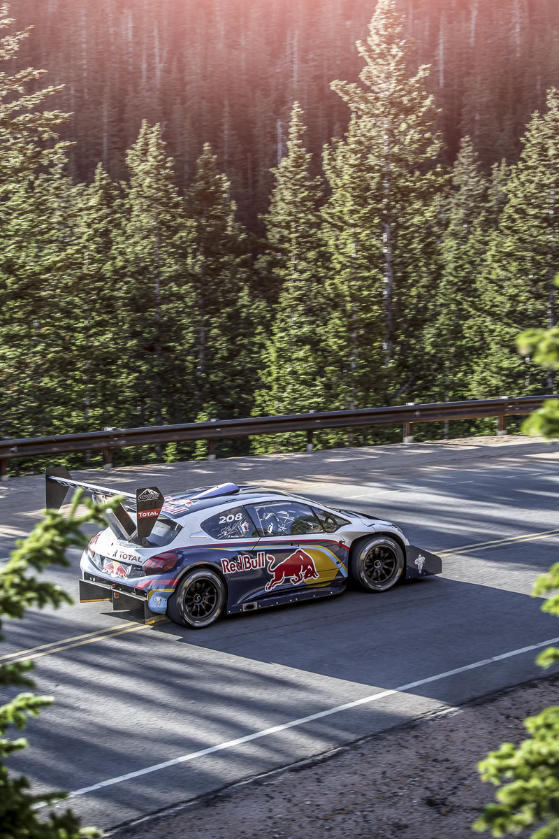 Sébastien a jeho 208 T16 Pikes Peak na trati počas tréningov