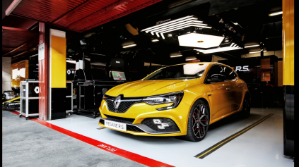 Renault Megane RS Trophy je pripravený bojovať s Civic Type R