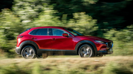 DVOJLITER BEZ TURBA, MAZDA CX-30 MÁ SVOJE PRAVIDLÁ. U NÁS OD 21 390 EUR