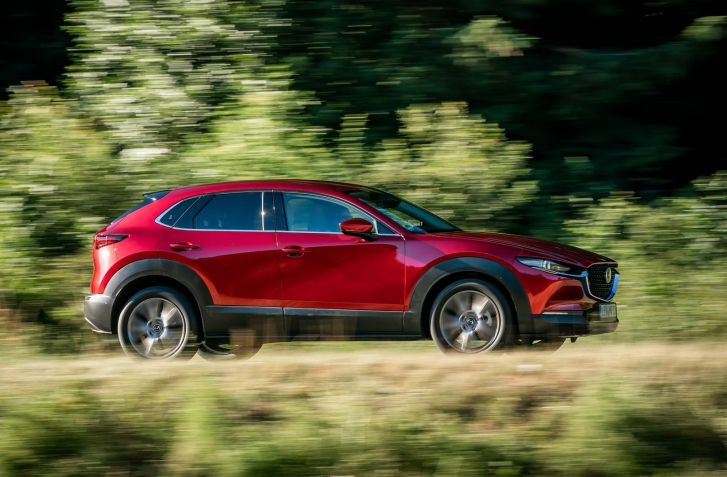 DVOJLITER BEZ TURBA, MAZDA CX-30 MÁ SVOJE PRAVIDLÁ. U NÁS OD 21 390 EUR