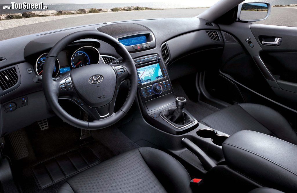 Toto je interiér vrcholovej verzie Hyundai Genesis Coupe 3.8 R-Spec