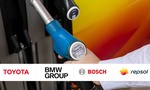 Toyota a BMW testujú benzín z odpadu. Proti zákazu spaľovacích motorov pošlú dáta!