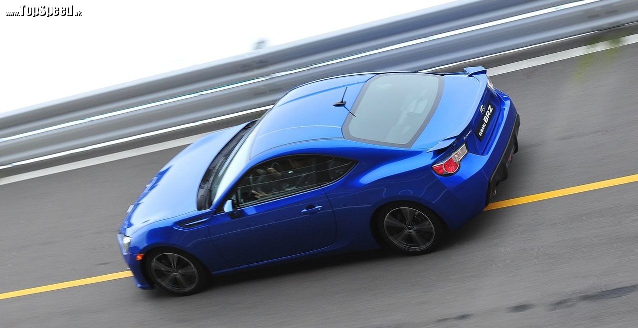 Subaru BRZ v slušivej modrej farbe