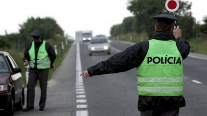 EU CHCE OD POLICAJTOV ZASTAVIŤ KAŽDÉ DVADSIATE AUTO