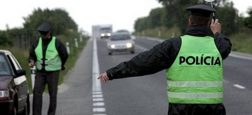 EU chce od policajtov zastaviť každé dvadsiate auto