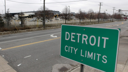 KŔČ AUTOMOBILOVÉHO PRIEMYSLU POKRAČUJE. DETROIT SKRACHOVAL!